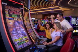 Real-time dealing and player action tracking Live Domino QQ dealing on 99jitu slot with real-time player updates