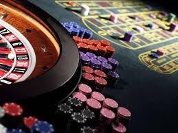 Free-fall bonus round on 99jitu slot